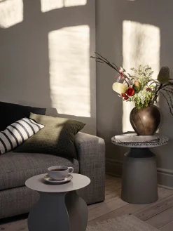 Leda Vase