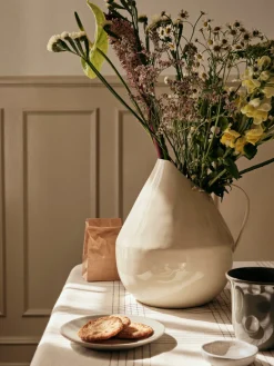 Rosario Vase