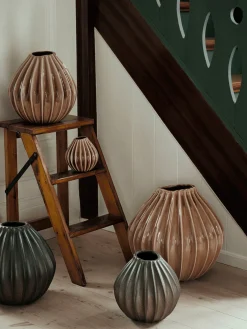 Wide Vase S